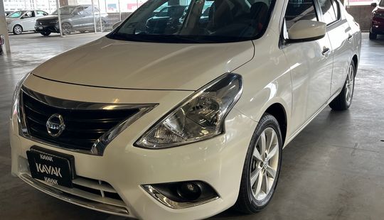 Nissan • Versa