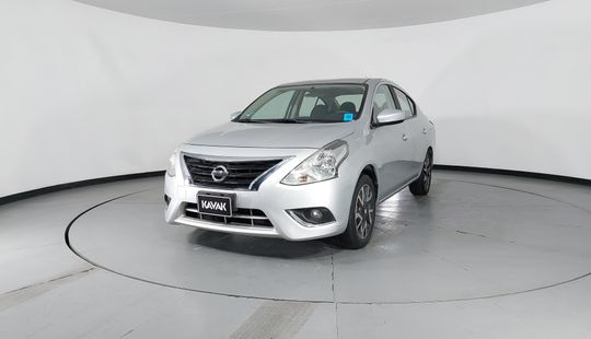 Nissan • Versa