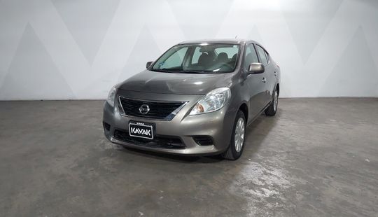 Nissan • Versa