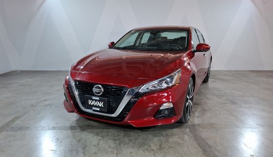 Nissan • Altima