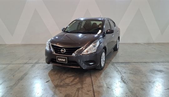 Nissan • Versa