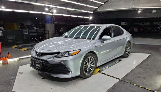 Toyota • Camry