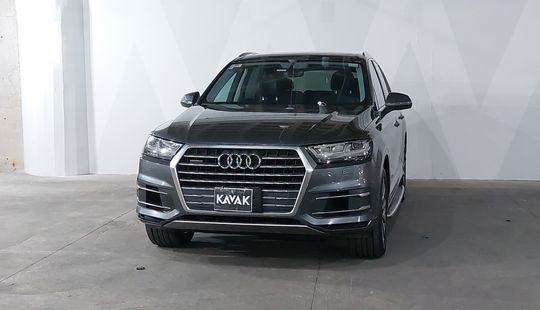 Audi • Q7