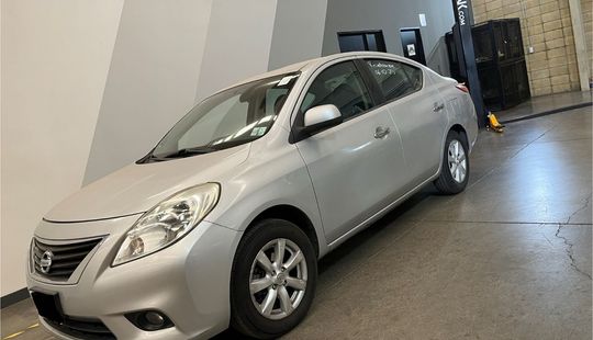 Nissan • Versa