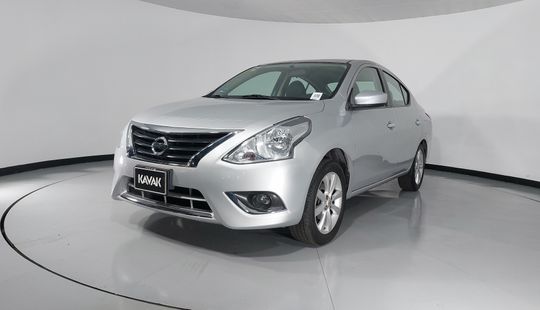 Nissan • Versa