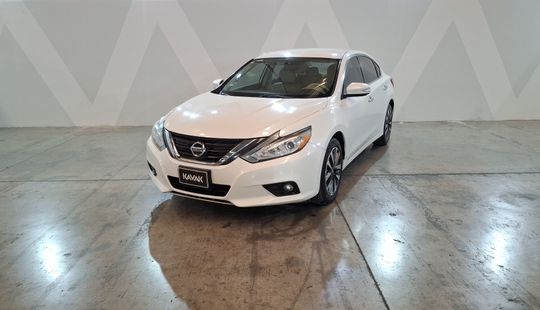 Nissan • Altima