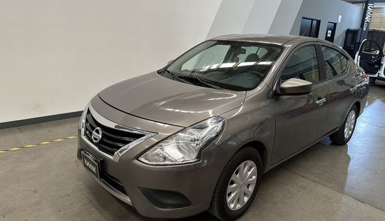 Nissan • Versa