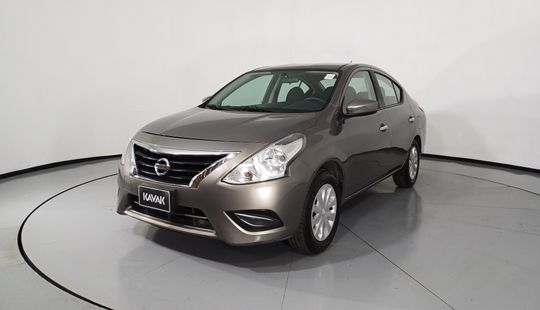 Nissan • Versa