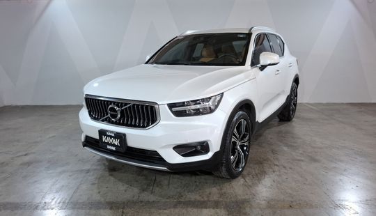 Volvo • XC40