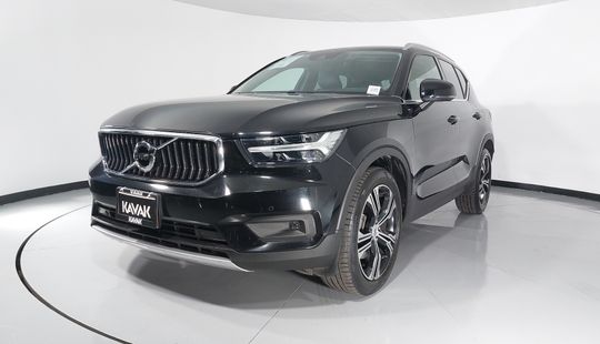 Volvo • XC40