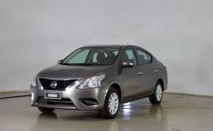 Nissan • Versa