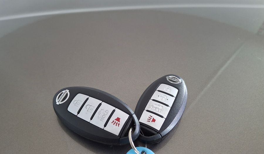 Nissan Versa 1.6 SENSE Sedan 2020