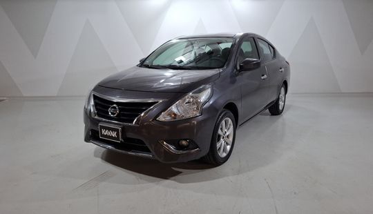 Nissan • Versa