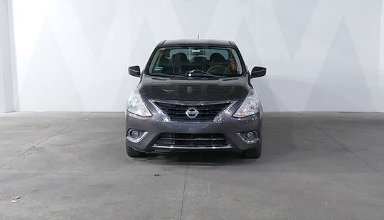 Nissan • Versa