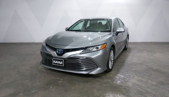 Toyota • Camry