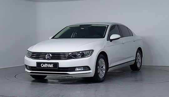 Volkswagen • Passat