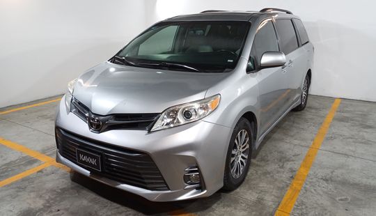 Toyota • Sienna