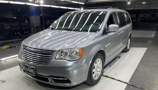 Chrysler • Town & Country