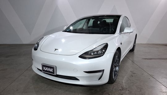 Tesla • Model 3