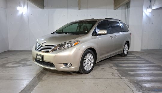 Toyota • Sienna