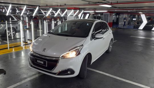 Peugeot • 208