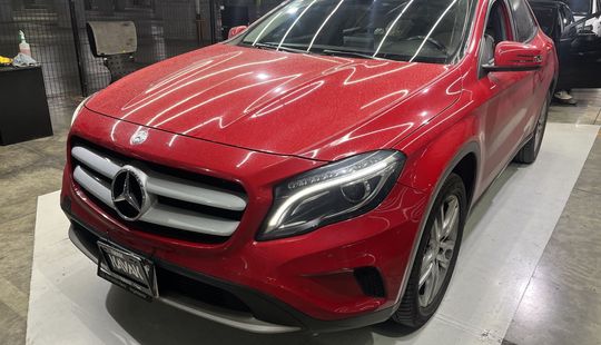 Mercedes Benz • Clase GLA