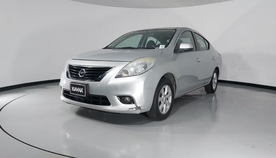 Nissan • Versa