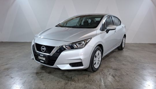 Nissan • Versa