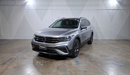 Volkswagen • Tiguan