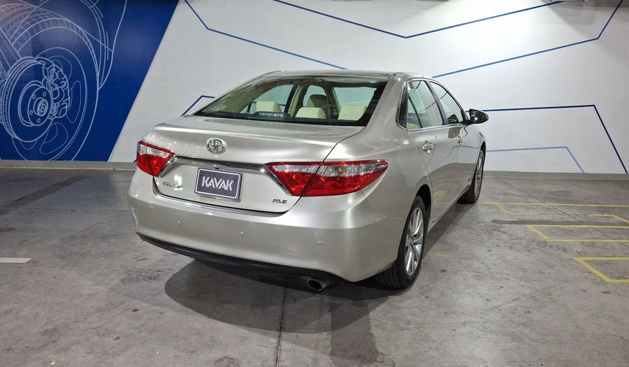 Toyota Camry 2.5 XLE L4 AT Sedan 2017