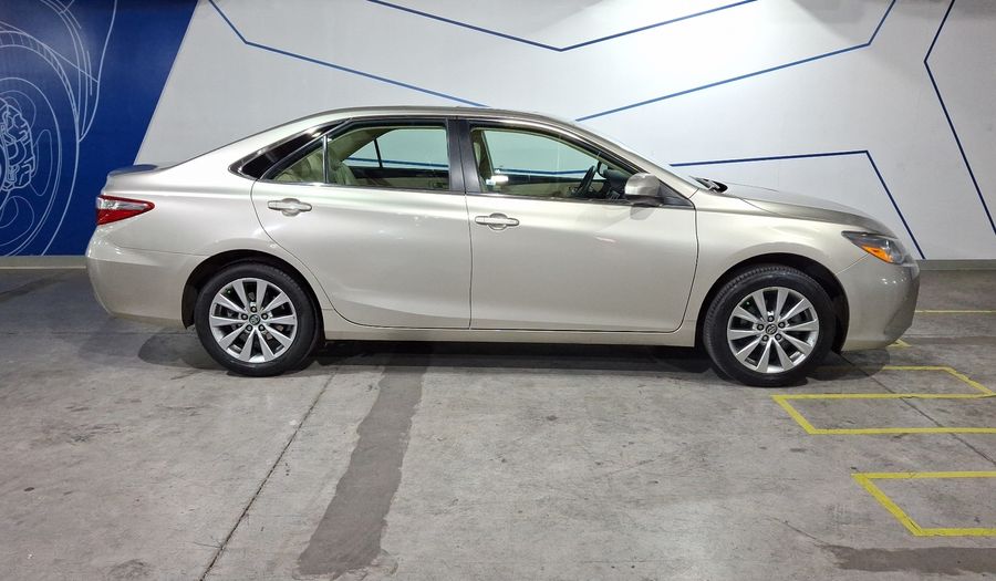 Toyota Camry 2.5 XLE L4 AT Sedan 2017