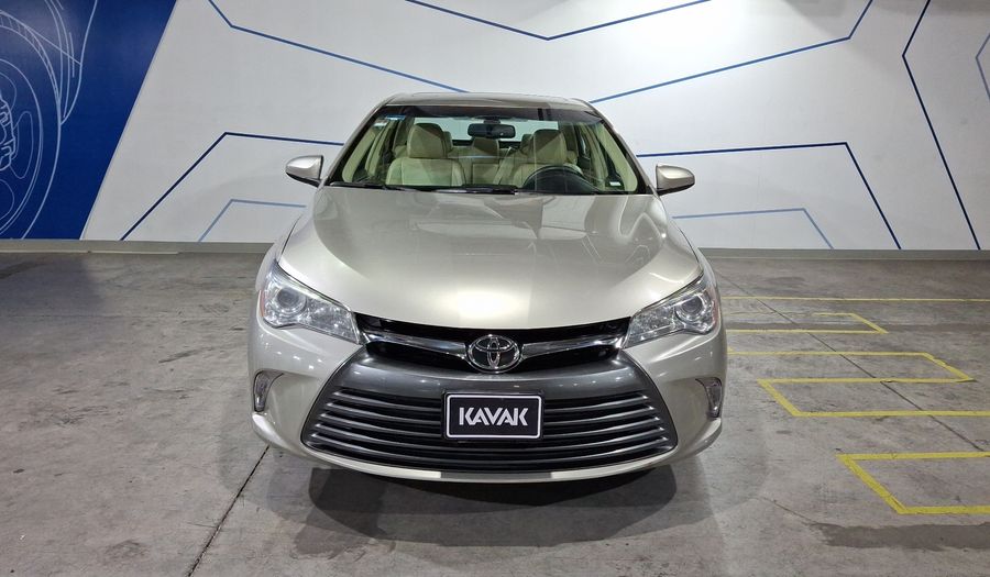 Toyota Camry 2.5 XLE L4 AT Sedan 2017