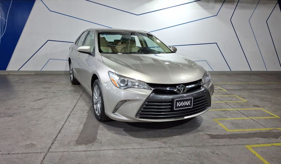 Toyota Camry 2.5 XLE L4 AT Sedan 2017