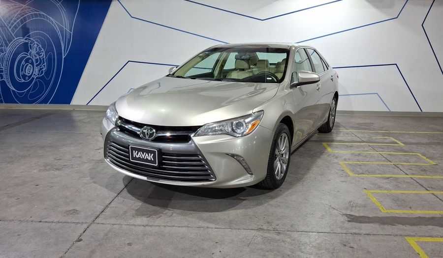 Toyota Camry 2.5 XLE L4 AT Sedan 2017