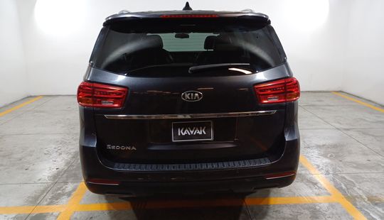 Kia • Sedona