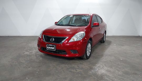 Nissan • Versa