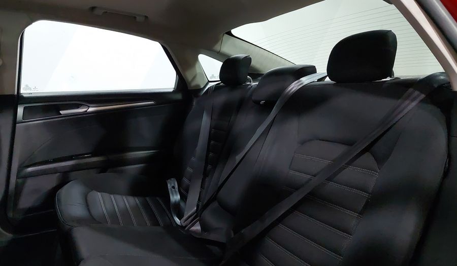 Ford Fusion 2.5 SE I4 NAV MR AT Sedan 2014