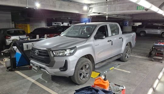 Toyota • Hilux