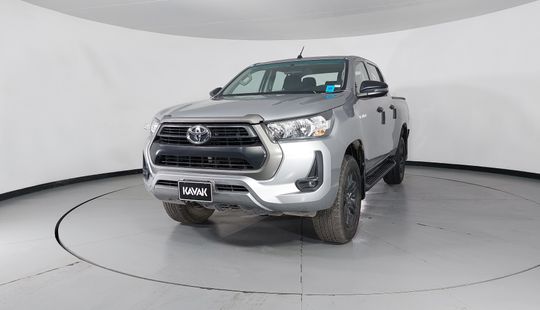 Toyota • Hilux