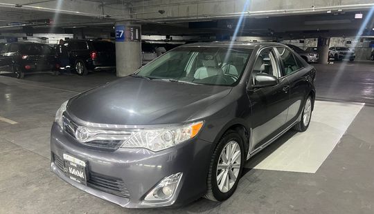 Toyota • Camry