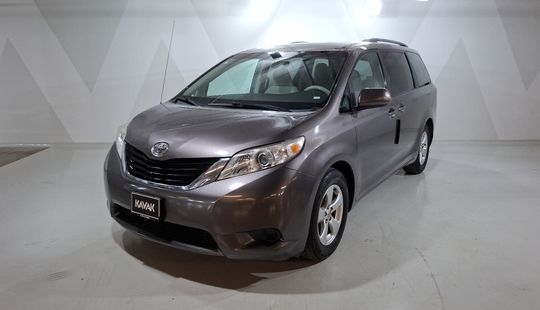 Toyota • Sienna