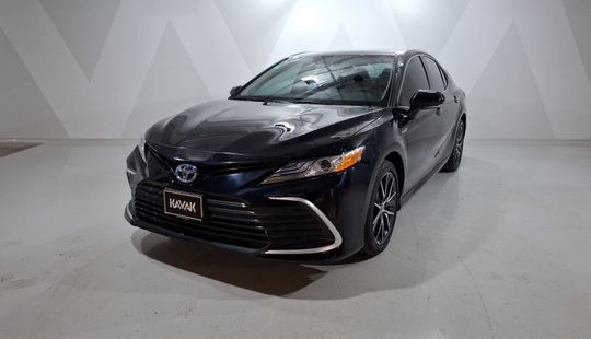 Toyota • Camry