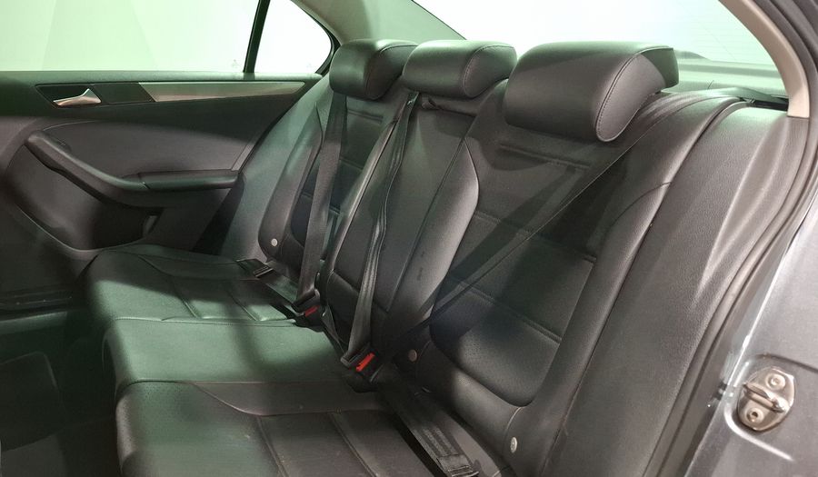 Volkswagen Jetta 2.5 SPORTLINE BOLSA PAQWELT TECHO TIP. Sedan 2015