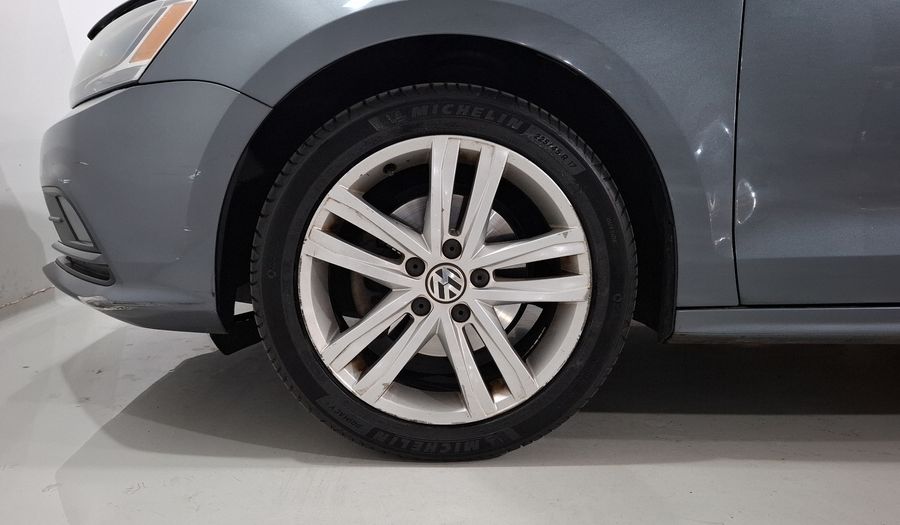 Volkswagen Jetta 2.5 SPORTLINE BOLSA PAQWELT TECHO TIP. Sedan 2015