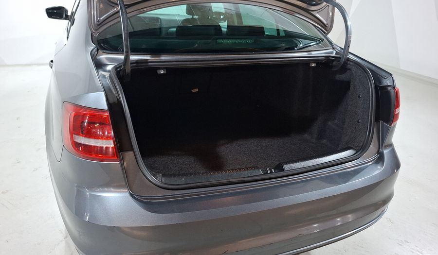Volkswagen Jetta 2.5 SPORTLINE BOLSA PAQWELT TECHO TIP. Sedan 2015