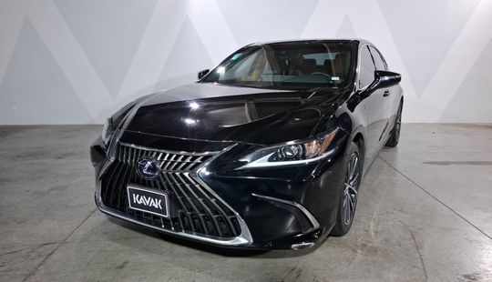 Lexus • ES