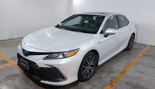 Toyota • Camry