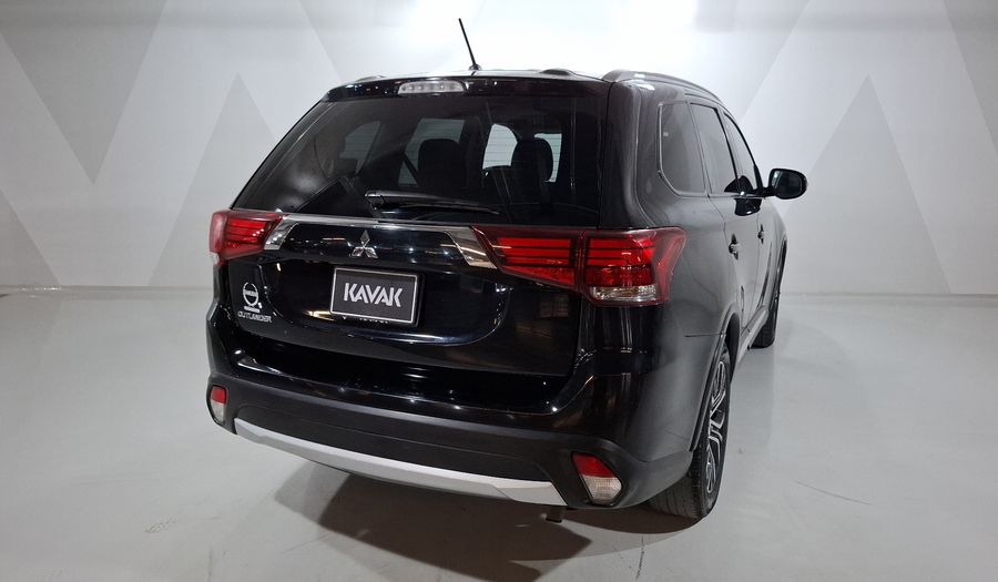 Mitsubishi Outlander 2.4 SE + Suv 2016