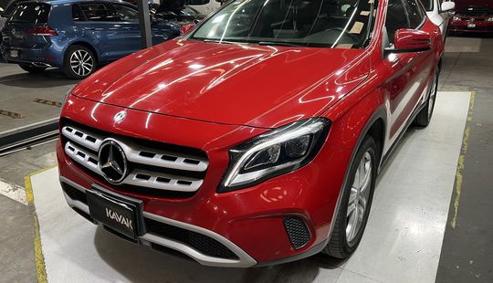 Mercedes Benz • Clase GLA