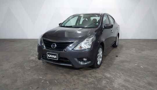 Nissan • Versa